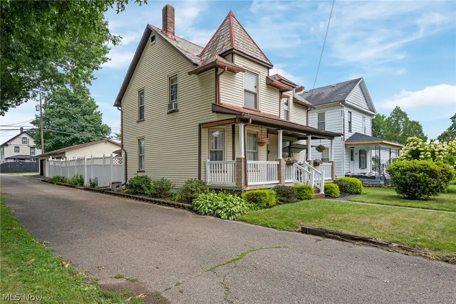 907 11th Nw Street, New Philadelphia, OH 44663 - #2