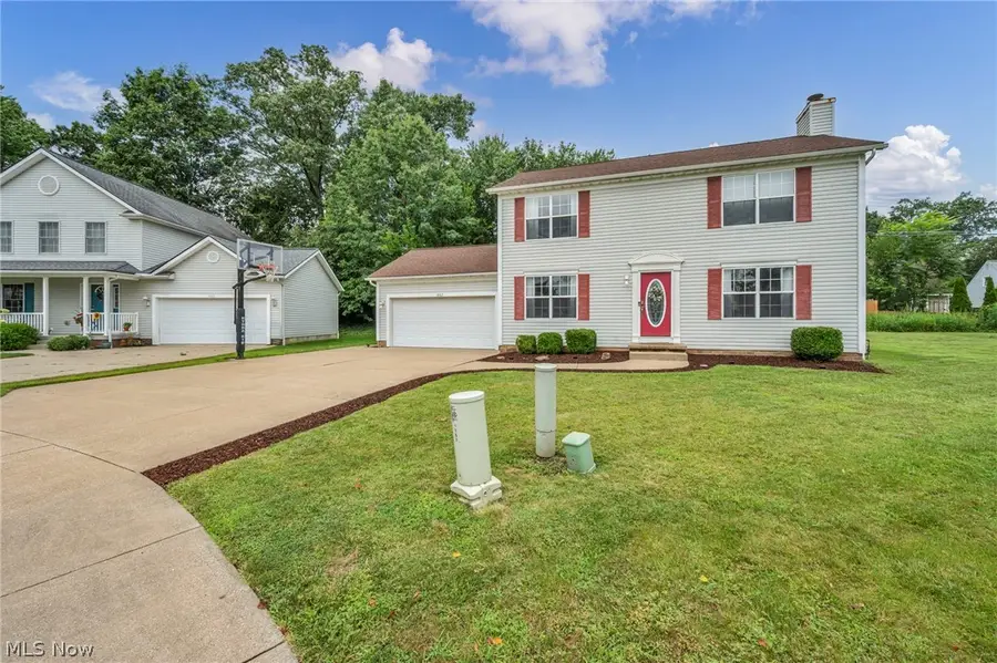 1062 Mcshane Drive, Cuyahoga Falls, OH 44221 - #3