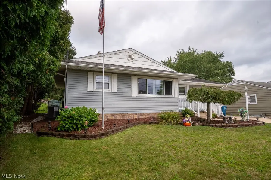 620 Dresden Drive, Hubbard, OH 44425 - #2