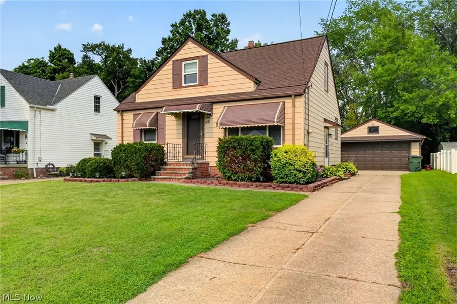 2239 Larchmont Drive, Wickliffe, OH 44092 - #3
