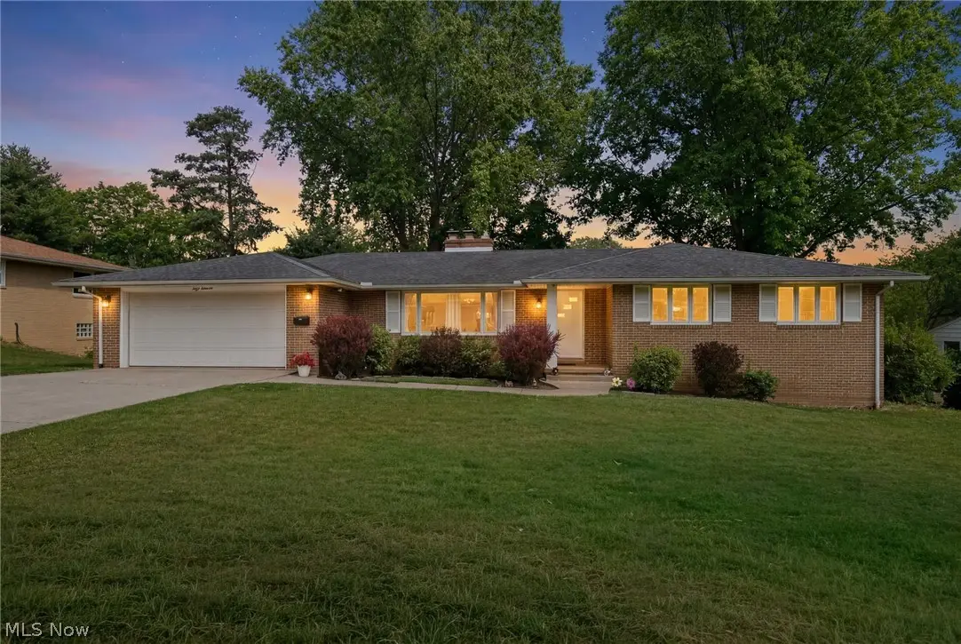 800 Woodview Ne Drive, Massillon, OH 44646 - #1