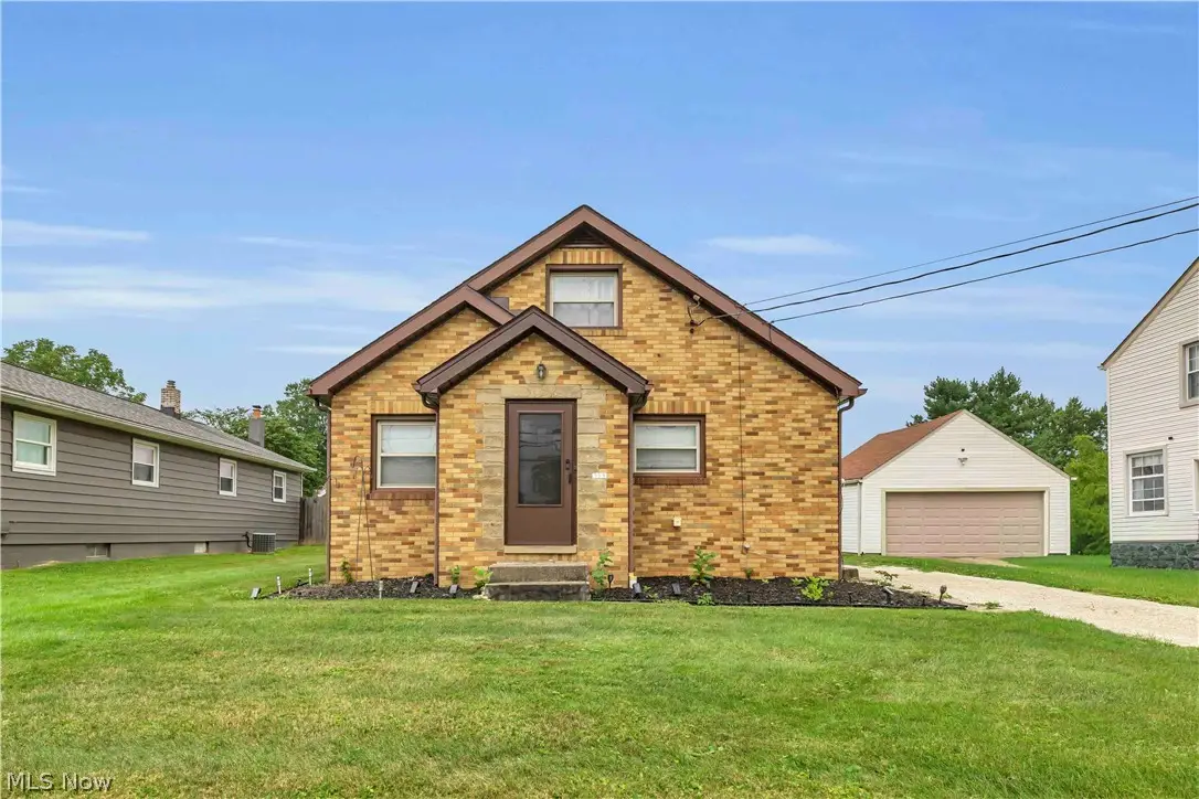 313 Woodside Ne Avenue, North Canton, OH 44720 - #1