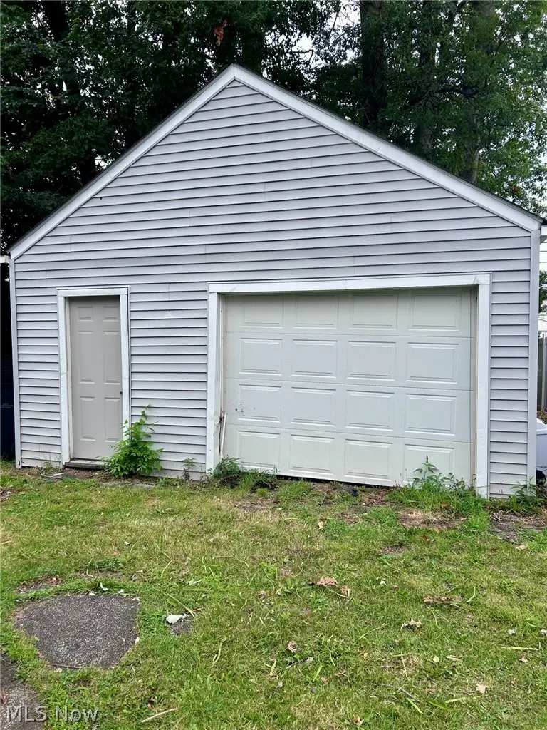 423 Victor Avenue, Cuyahoga Falls, OH 44221 - #3