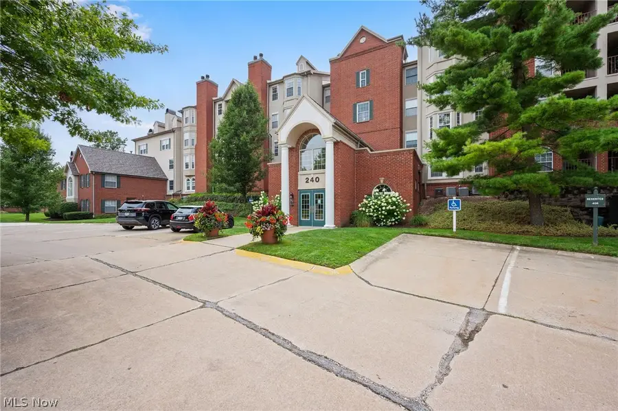 240 Fox Hollow Dr. #403, Mayfield Heights, OH 44124 - #2