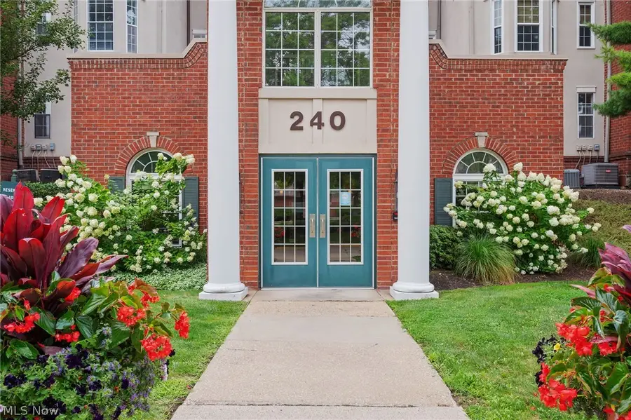 240 Fox Hollow Dr. #403, Mayfield Heights, OH 44124 - #3
