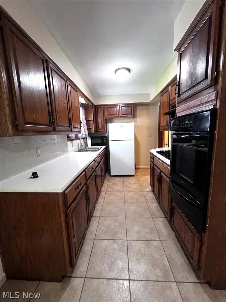 962 Adrian Circle, Girard, OH 44420 - #2