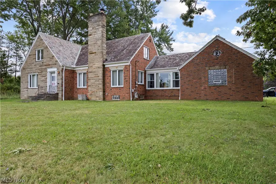 6515 Wedgewood Drive, North Olmsted, OH 44070 - #2