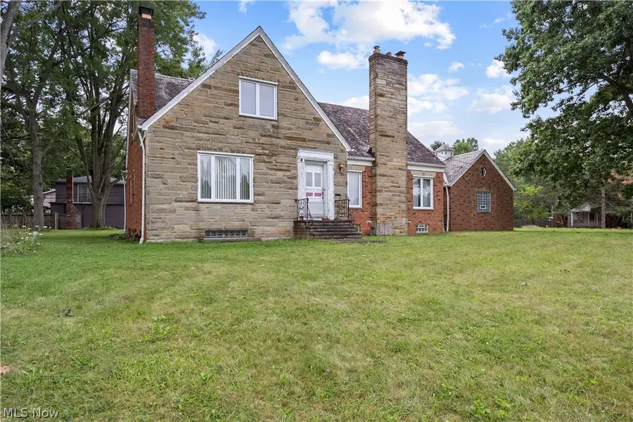 6515 Wedgewood Drive, North Olmsted, OH 44070 - #3