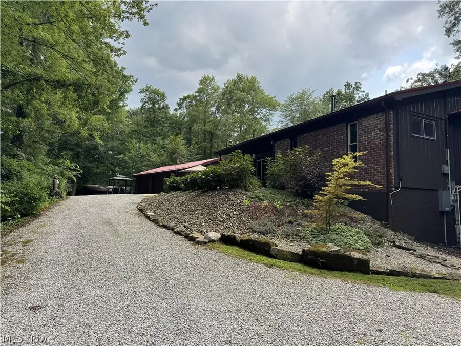 6779 N Park Avenue, Bristolville, OH 44402 - #2