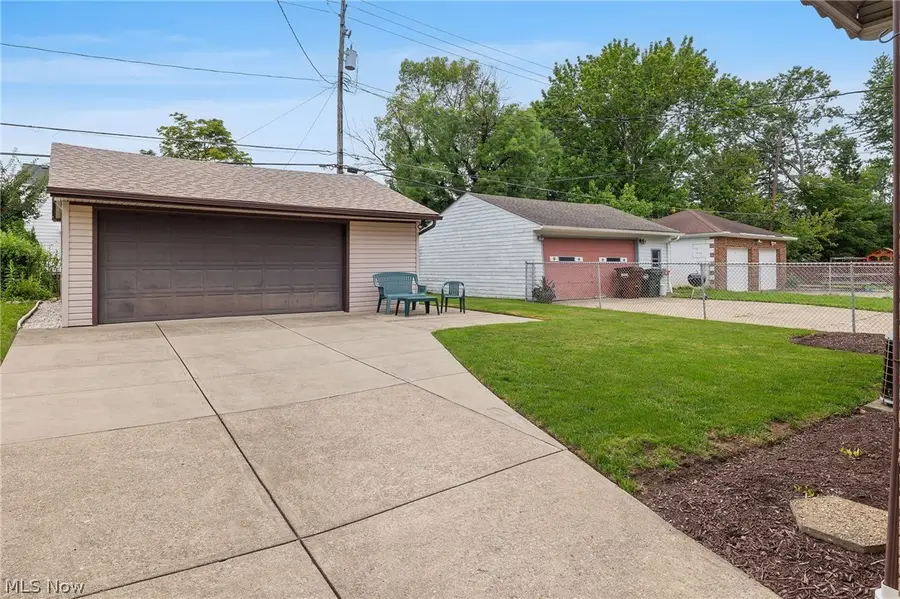 9537 Elsmere Drive, Parma, OH 44130 - #3