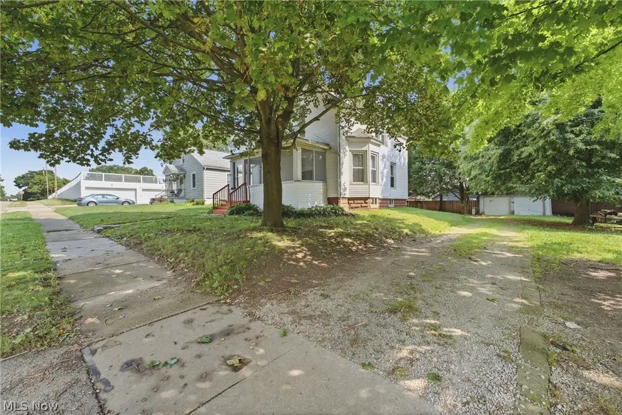 284 E Park Avenue, Barberton, OH 44203 - #3
