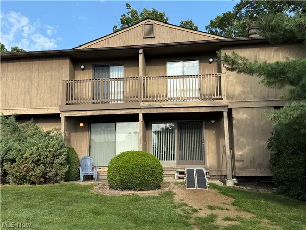 7569 Creekwood Drive #21D, North Royalton, OH 44133