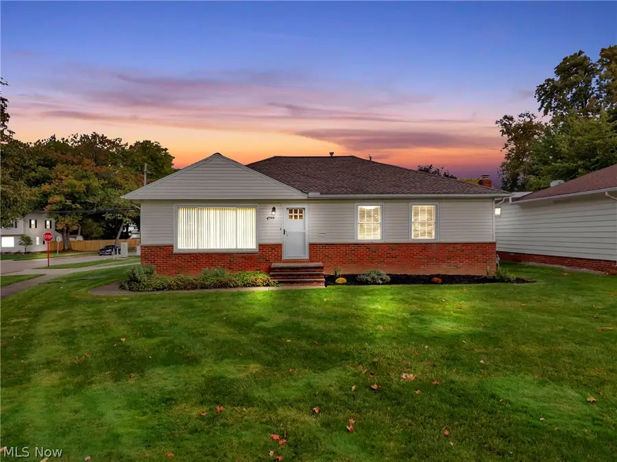 4799 N Sedgewick Road, Lyndhurst, OH 44124 - #2