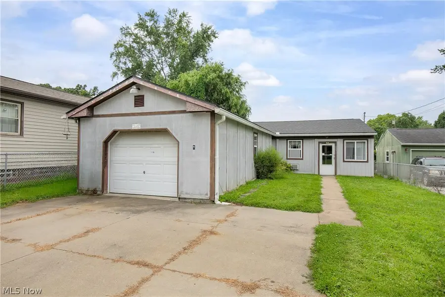 1276 Prospect Street, Barberton, OH 44203 - #3