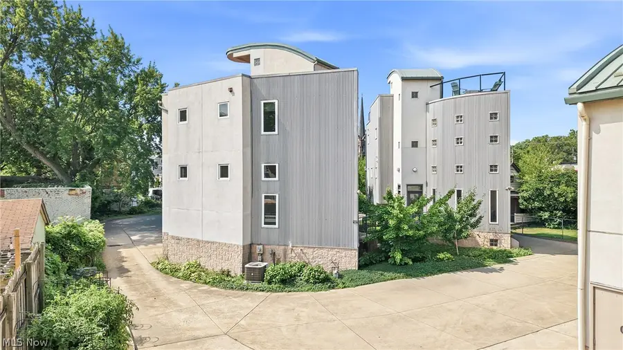1140 Auburn Avenue, Cleveland, OH 44113 - #3