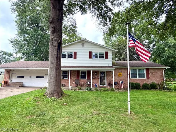 1282 Independence Se Circle, New Philadelphia, OH 44663