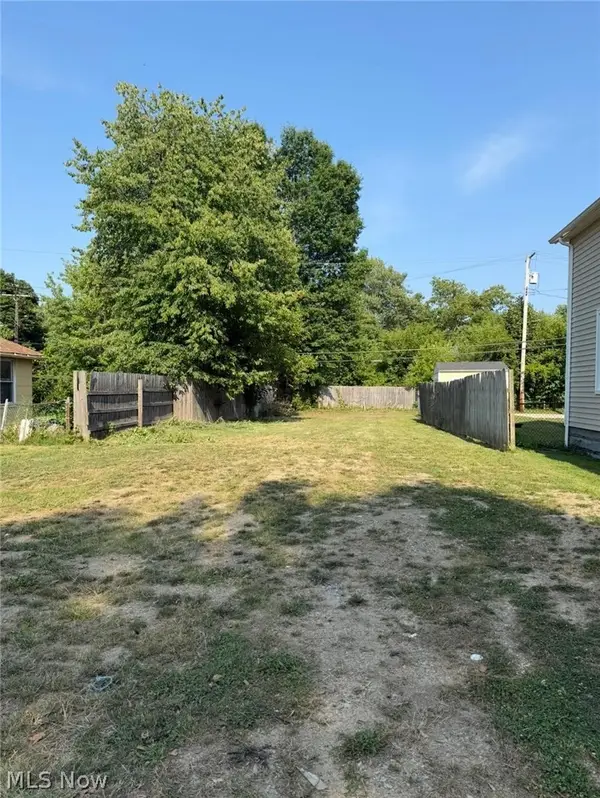2101 W 85th Street, Cleveland, OH 44102