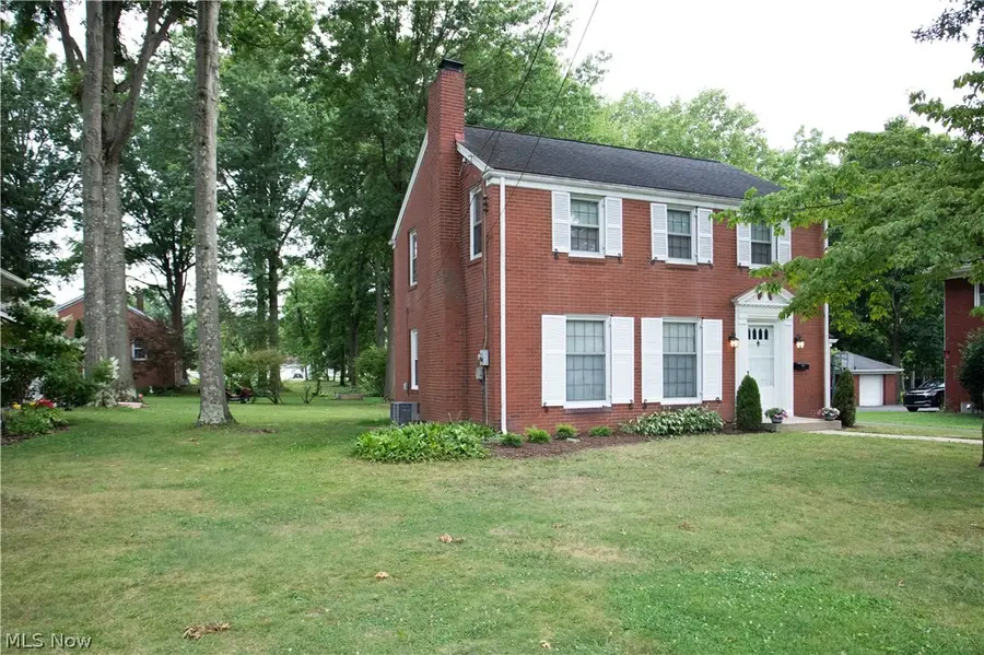 655 E Liberty Street, Hubbard, OH 44425 - #2