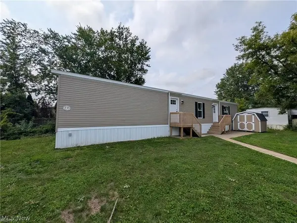 235 Edgecliff W #40, Elyria, OH 44035
