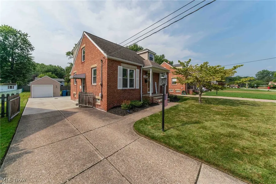22589 Macbeth Avenue, Fairview Park, OH 44126 - #2