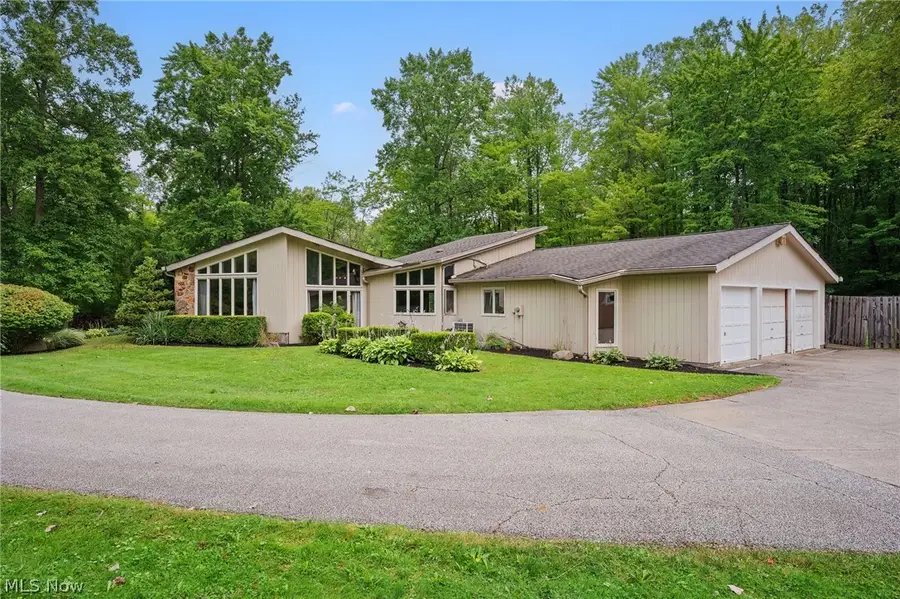 8995 Knotty Pine Lane, Chardon, OH 44024 - #2