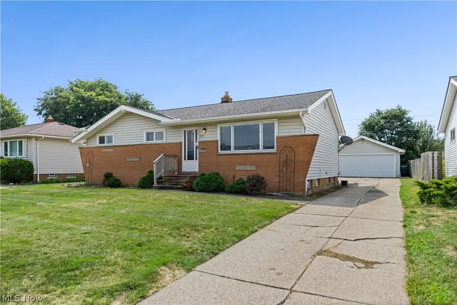 578 E Dartmoor Avenue, Seven Hills, OH 44131 - #2