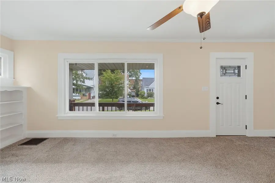 22434 Seabrooke Avenue, Euclid, OH 44123 - #3