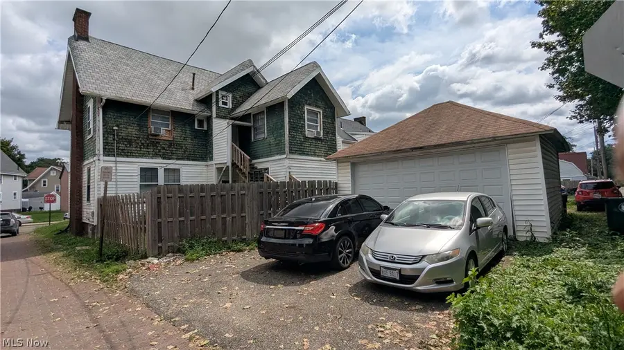 1411 Yale Nw, Canton, OH 44703 - #2