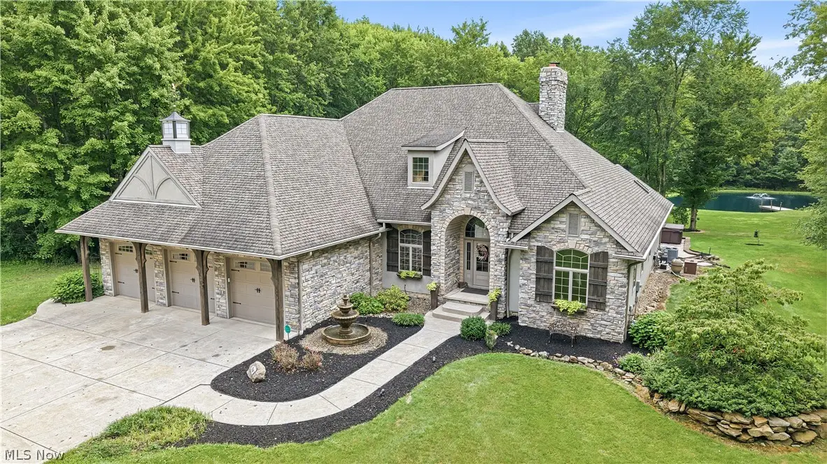 5560 Oak Hill Drive, Warren, OH 44481 - #1