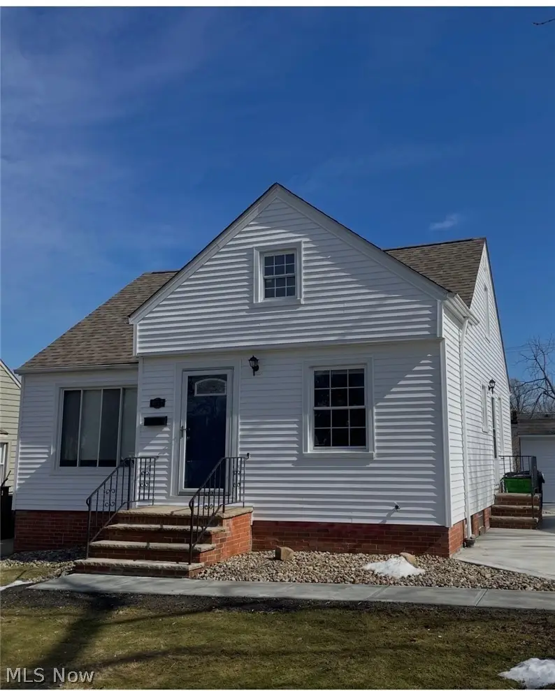 1277 Iroquois Avenue, Mayfield Heights, OH 44124 - #2