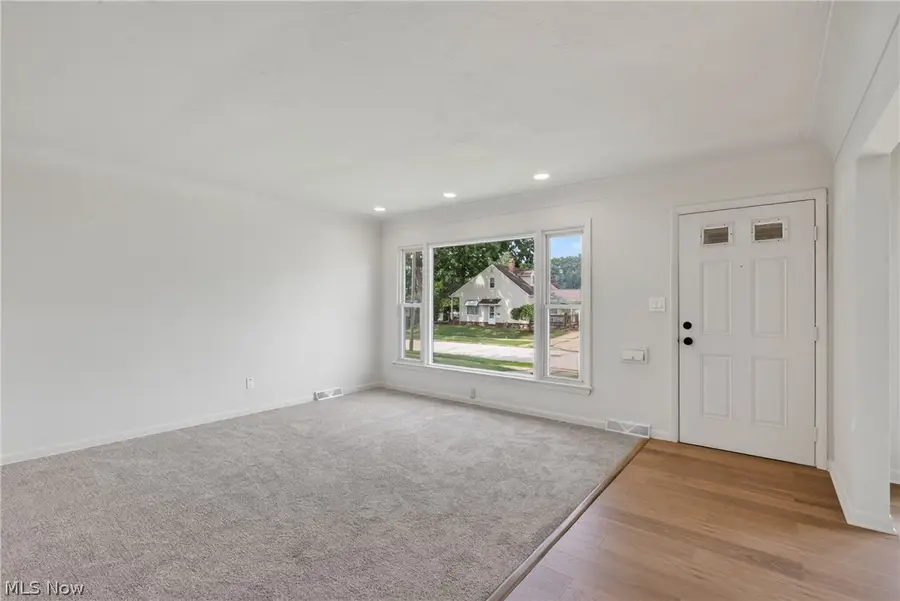 11424 Bradwell Road, Garfield Heights, OH 44125 - #3