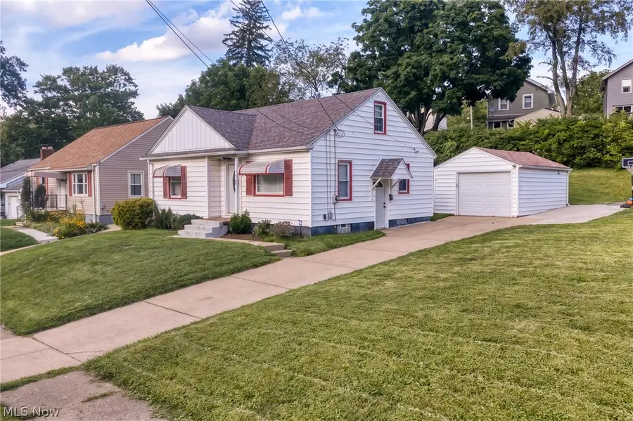 44 15th Nw Street, Massillon, OH 44647 - #2