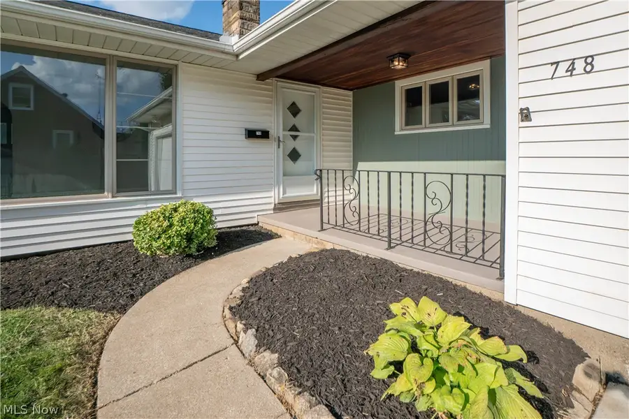 748 Hemlock Nw Street, Massillon, OH 44647 - #2