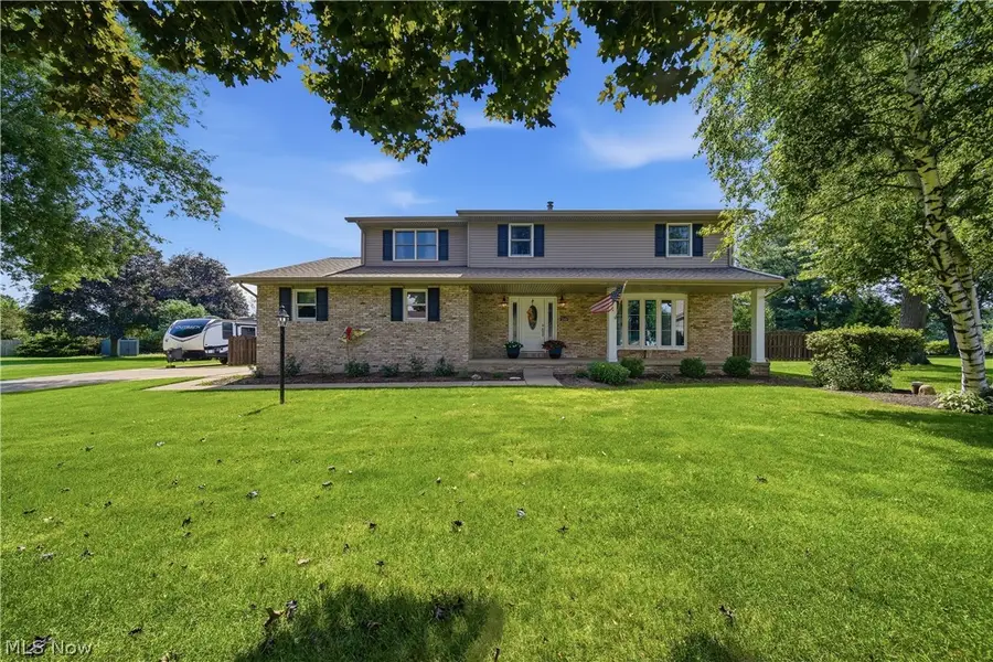 1068 Shelview Nw Circle, Uniontown, OH 44685 - #2