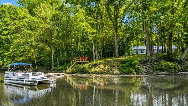 429 Hickory Grove Road, Deerfield, OH 44411
