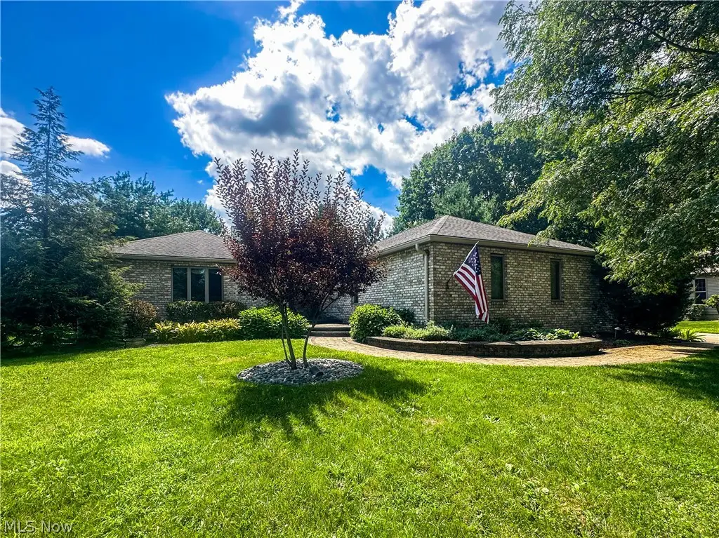 11 Mohawk Drive, Girard, OH 44420 - #1