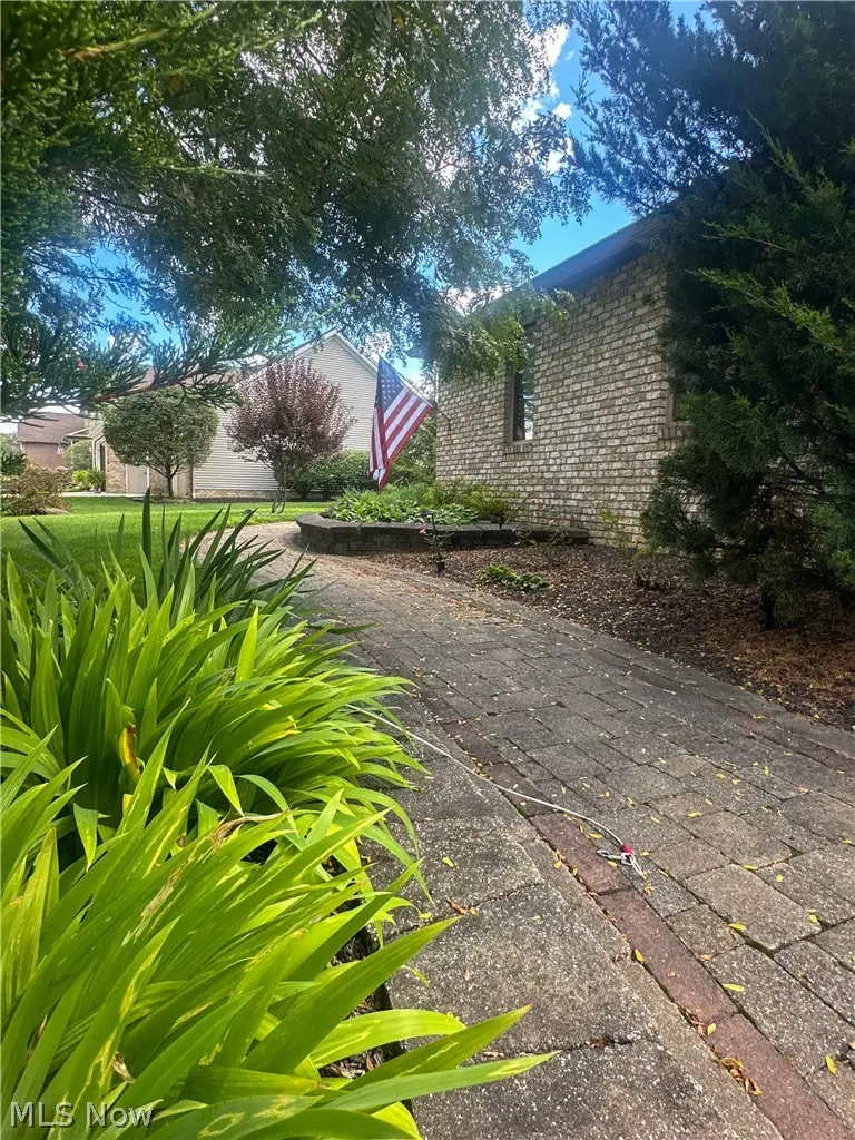 11 Mohawk Drive, Girard, OH 44420 - #3