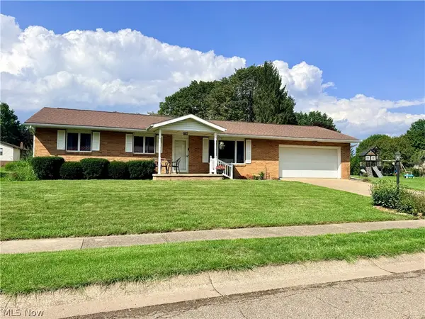 447 Rosch Sw Court, New Philadelphia, OH 44663
