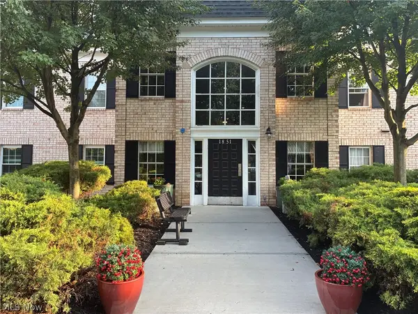 1851 King James Parkway #211, Westlake, OH 44145