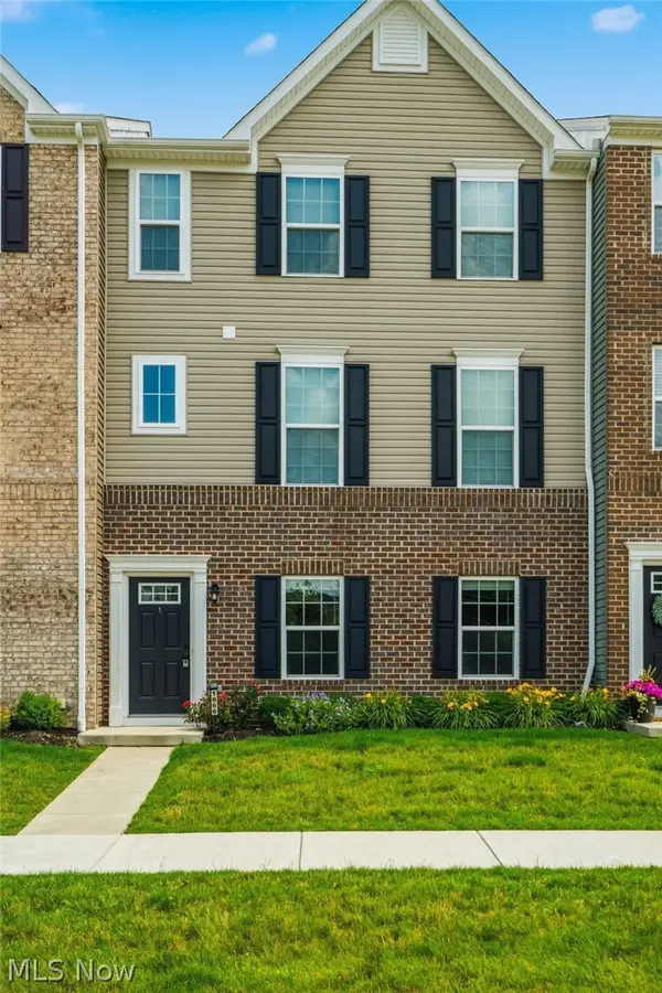 1666 N Eckert Lane, Cuyahoga Falls, OH 44313