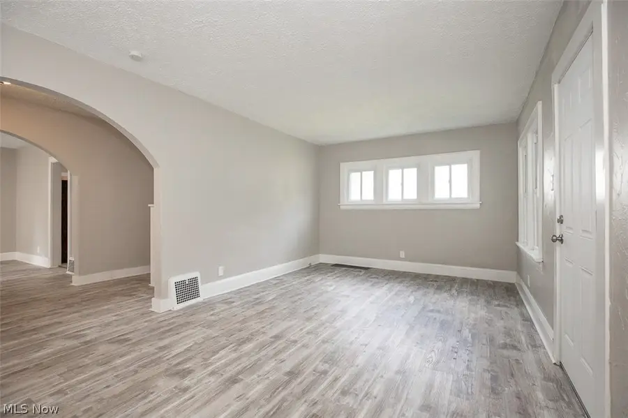 516 Bacon Avenue, Akron, OH 44320 - #3