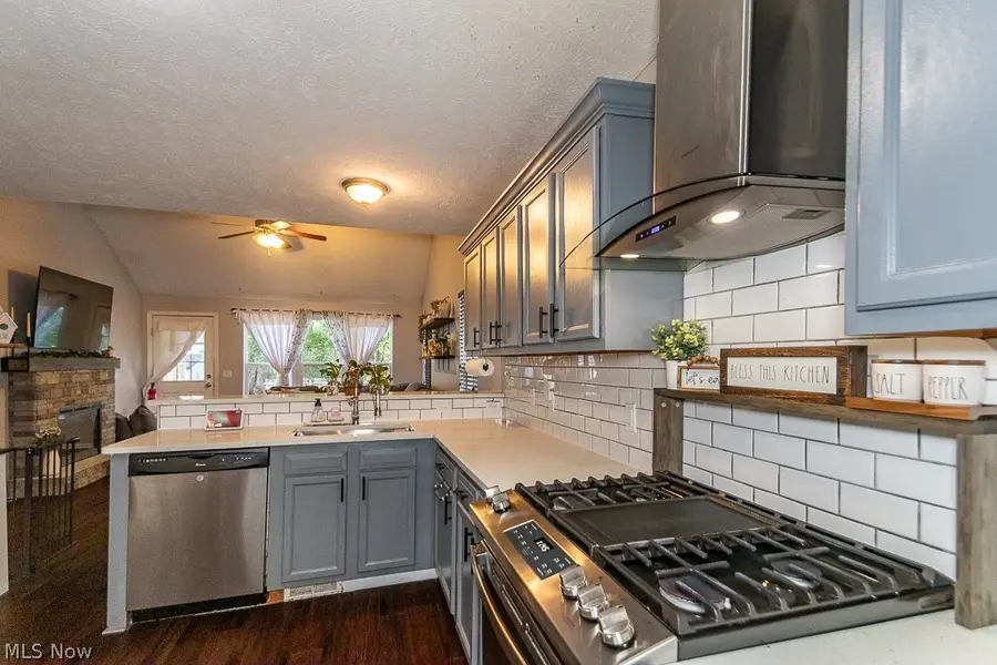 7759 Manor Drive, Mentor On The Lake, OH 44060 - #2