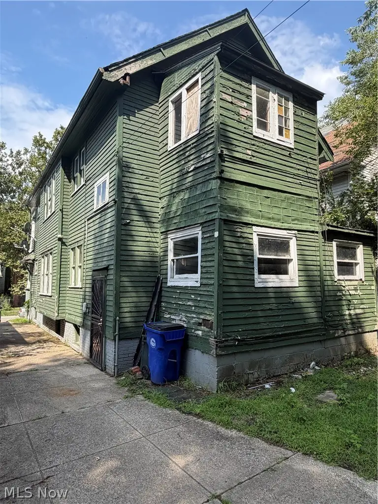 621 E 128th Street, Cleveland, OH 44108 - #3