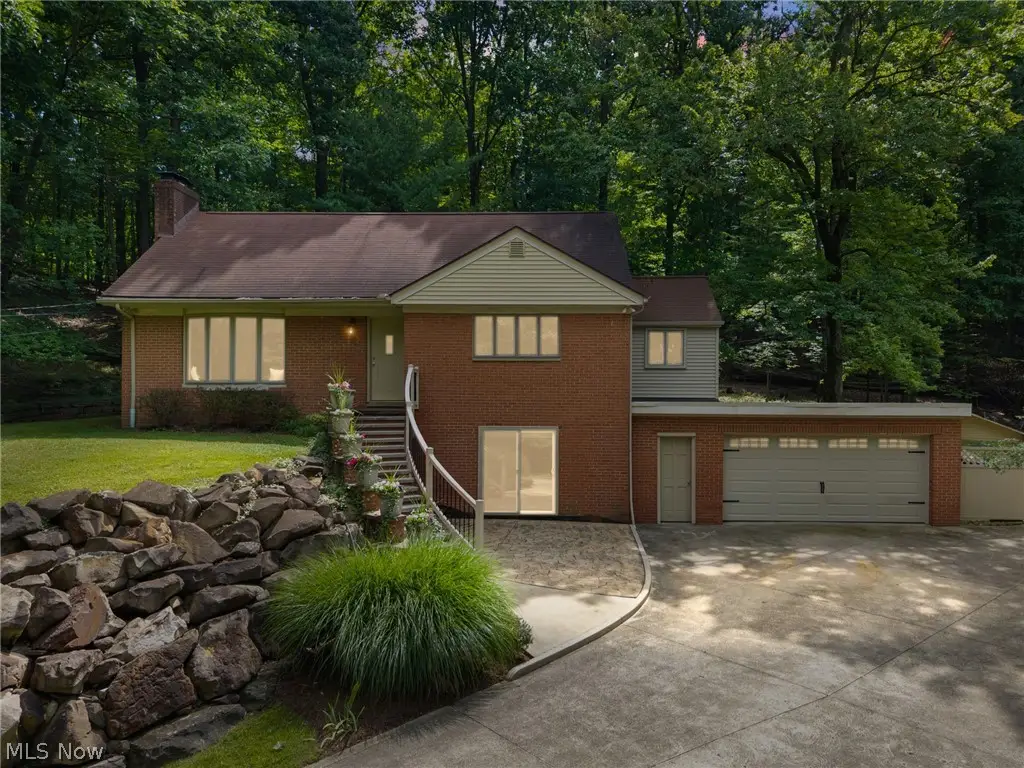 2675 W Ridgewood Drive, Parma, OH 44134 - #1