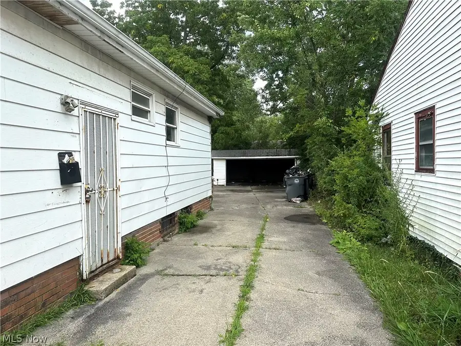 4549 Lee Road, Cleveland, OH 44128 - #3