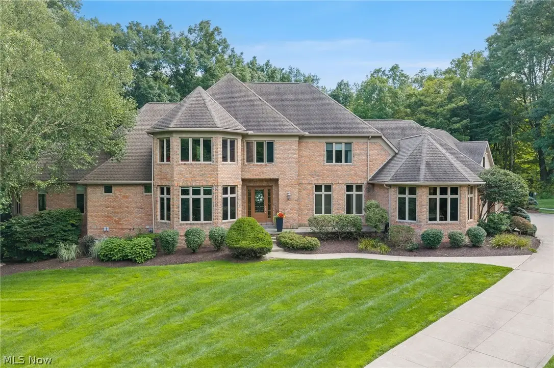 1088 River Woods Drive, Hinckley, OH 44233 - #1