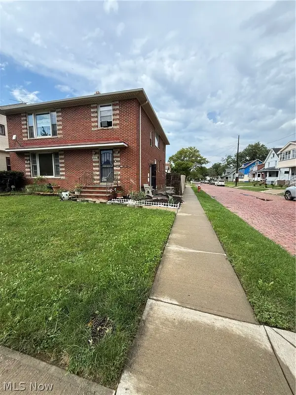 16727 Grovewood Avenue, Cleveland, OH 44110