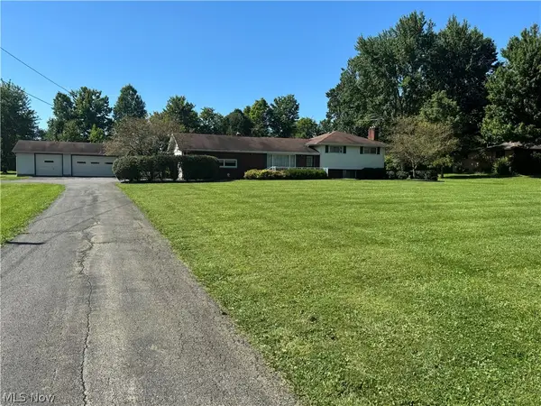 5787 E Calla Road, New Middletown, OH 44442