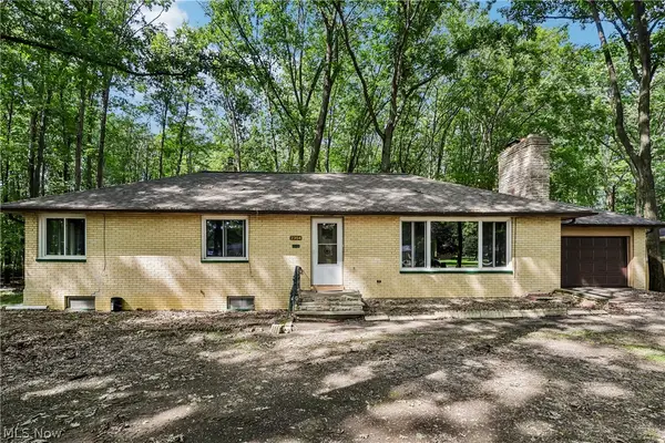 2394 Dentzler Road, Parma, OH 44134