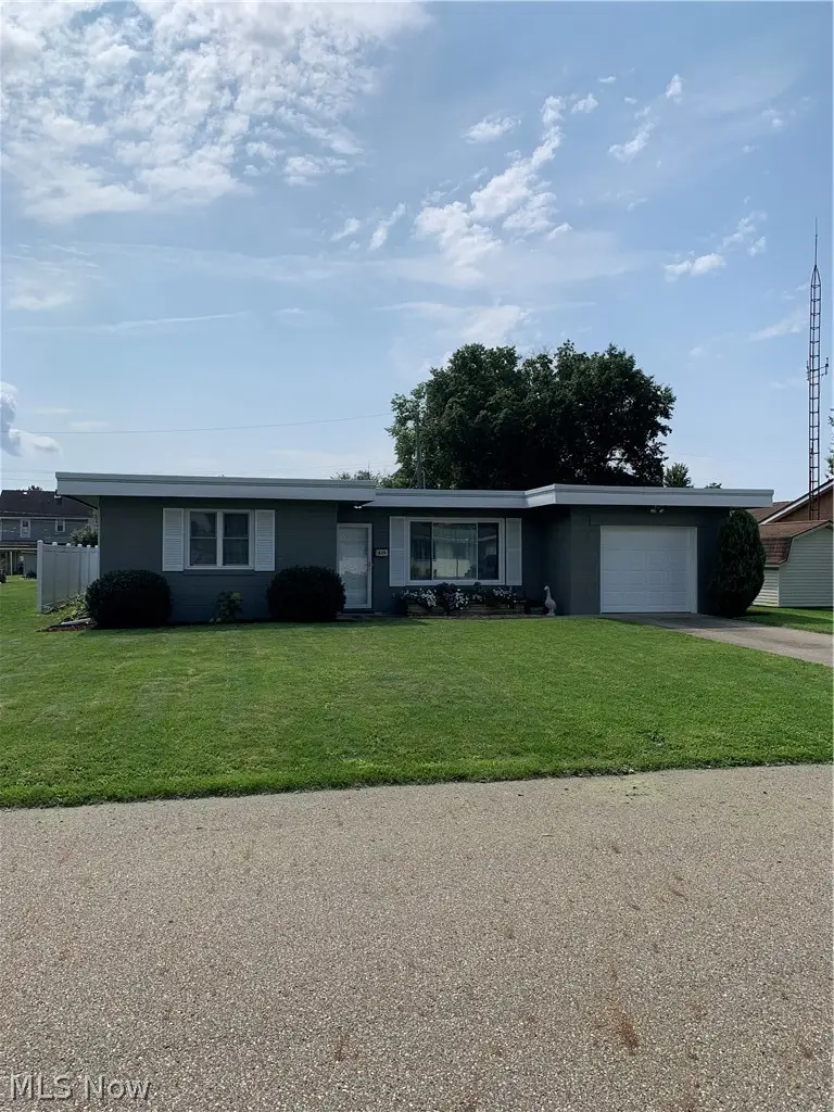 824 Hardesty Nw Avenue, New Philadelphia, OH 44663 - #1